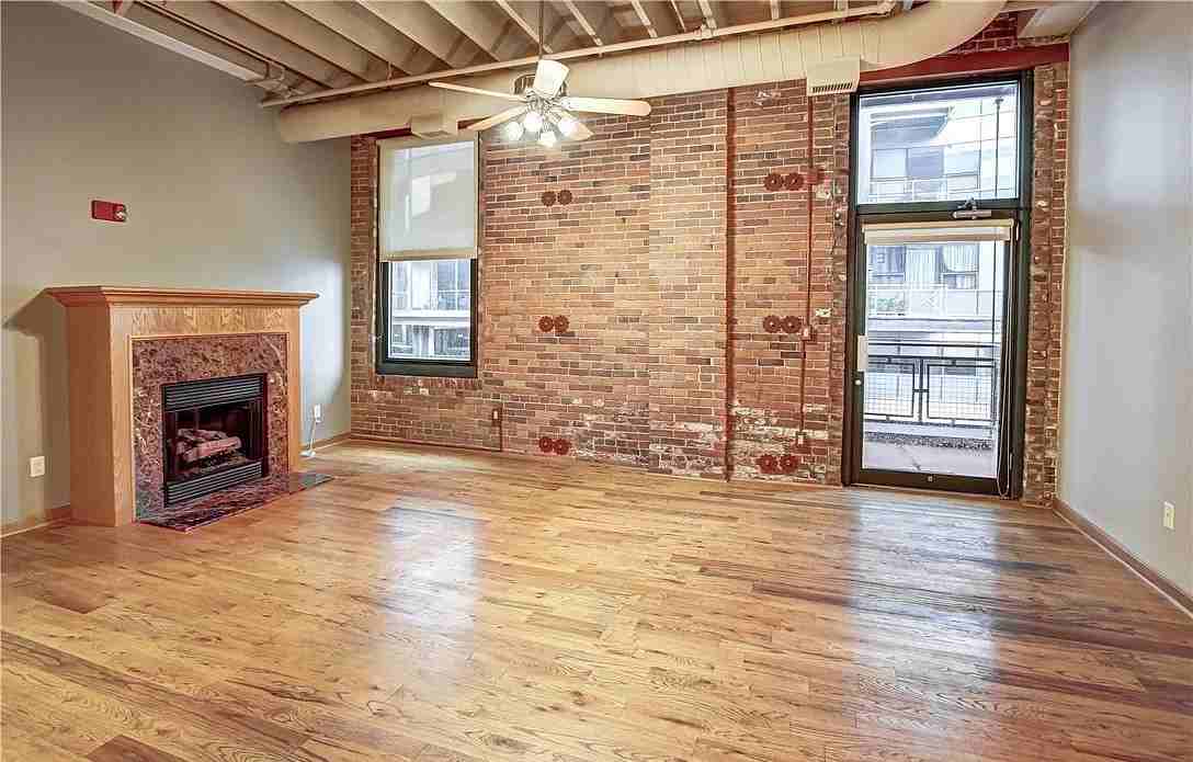 635 W Lakeside Ave #502 - Photo 3 of 10