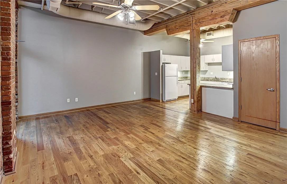 635 W Lakeside Ave #502 - Photo 4 of 10