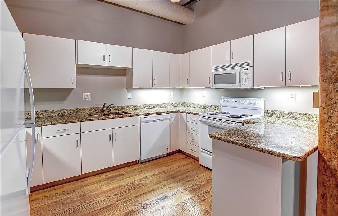 635 W Lakeside Ave #502 - Photo 5 of 10