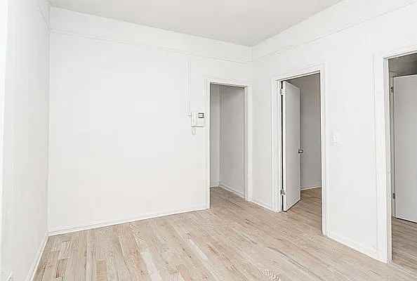 2148 35th St #4P - Photo 2 of 12