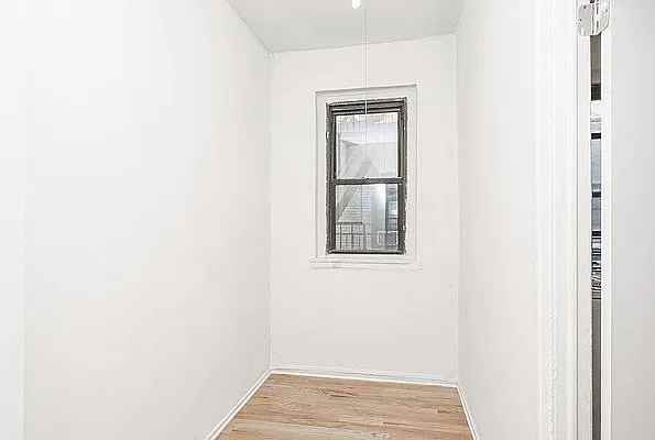 2148 35th St #4P - Photo 3 of 12