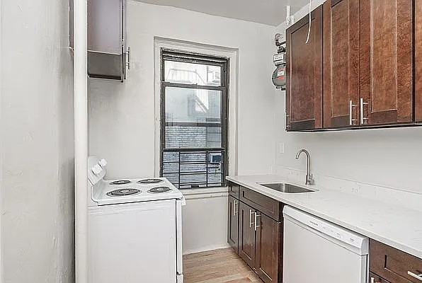 2148 35th St #4P - Photo 5 of 12