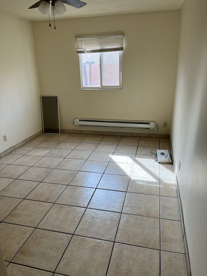 402 Columbia Dr Se - Photo 5 of 9