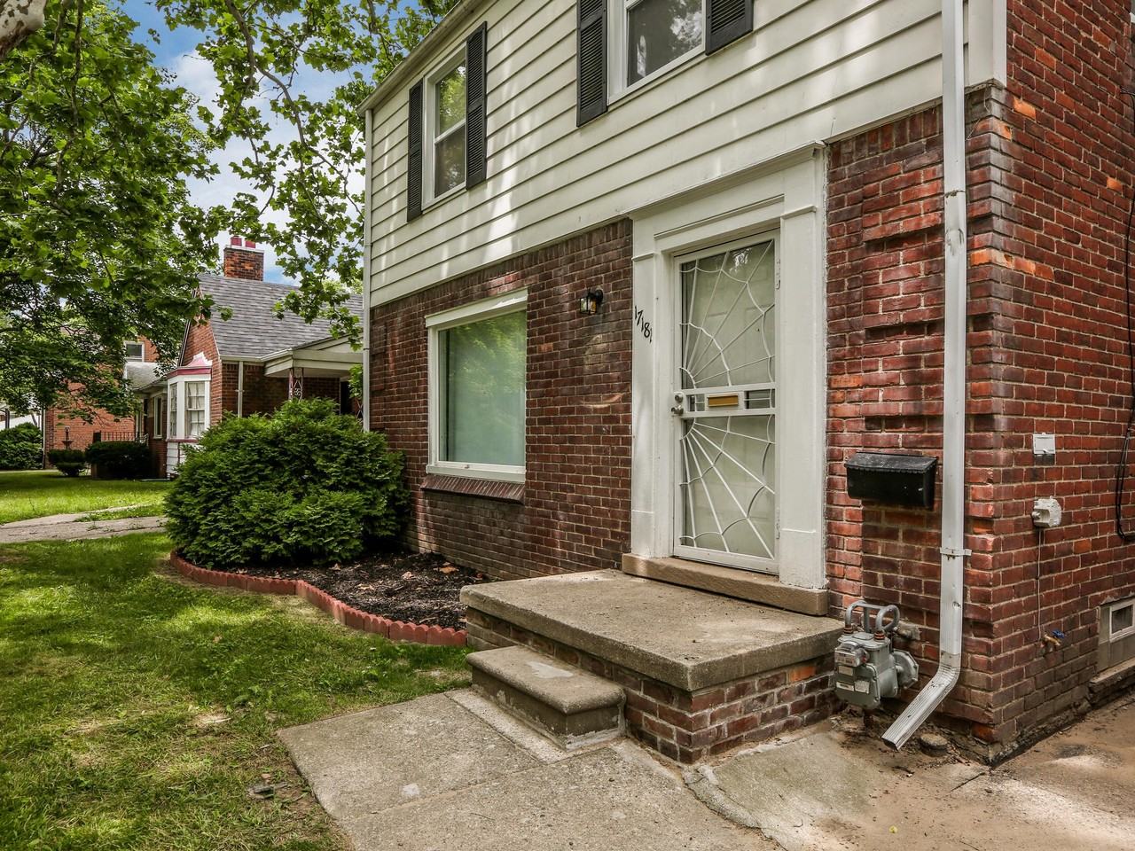 17181 Munich St - Photo 2 of 13