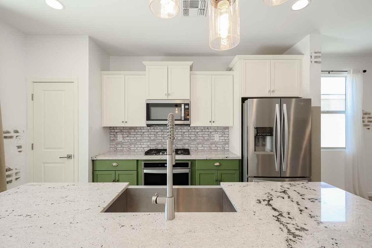 33948 N Beeblossom Trl - Photo 7 of 27