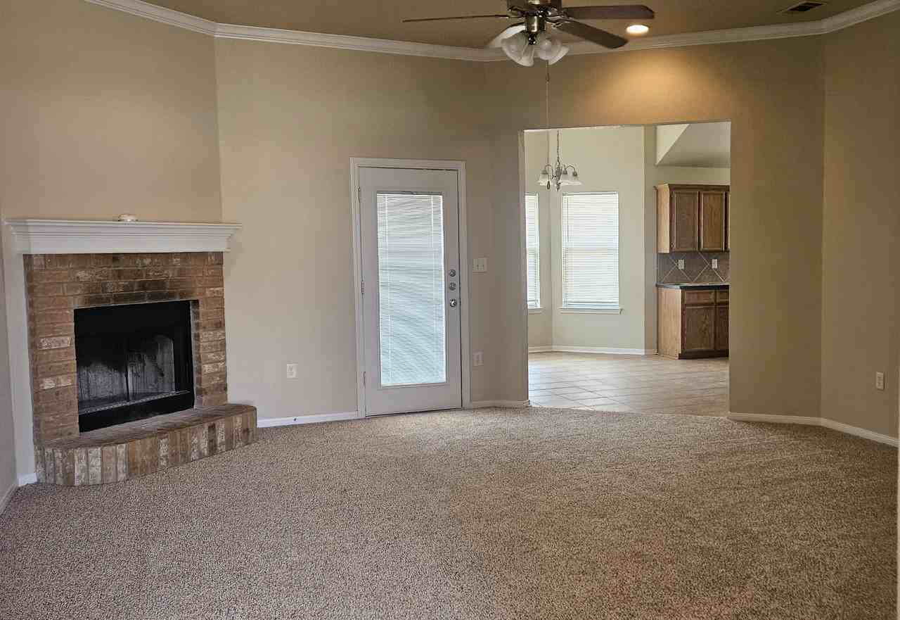 2415 Merle Dr - Photo 2 of 29