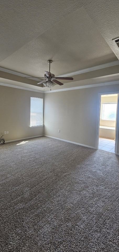 2415 Merle Dr - Photo 5 of 29