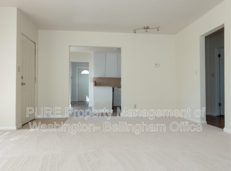 2720 Russell St - Photo 3 of 15