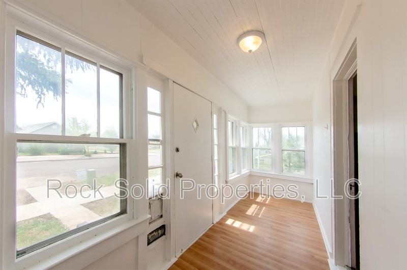 506 E 7th St - Photo 6 of 29