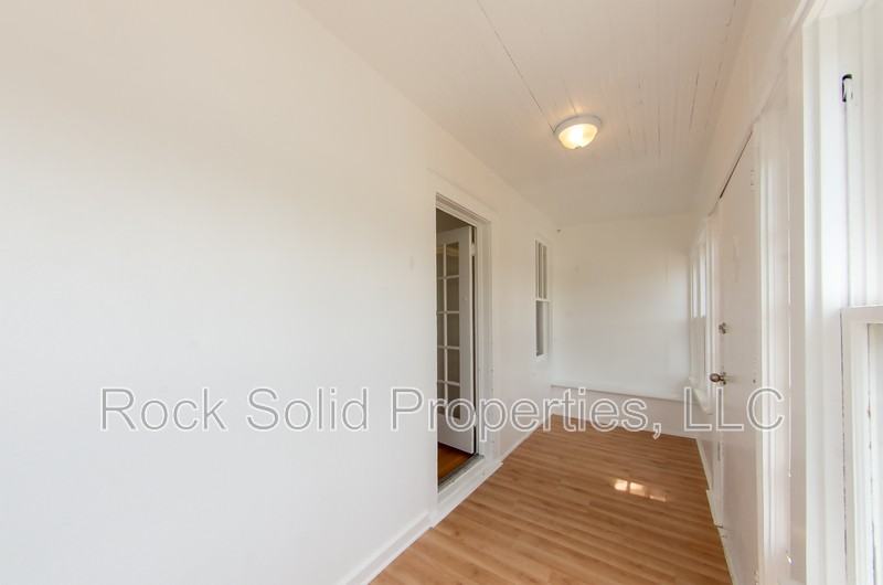 506 E 7th St - Photo 7 of 29