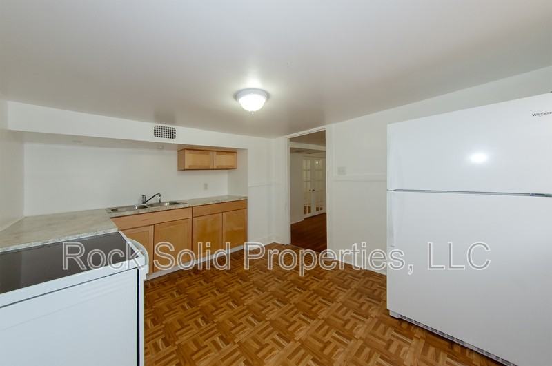 506 E 7th St - Photo 3 of 14