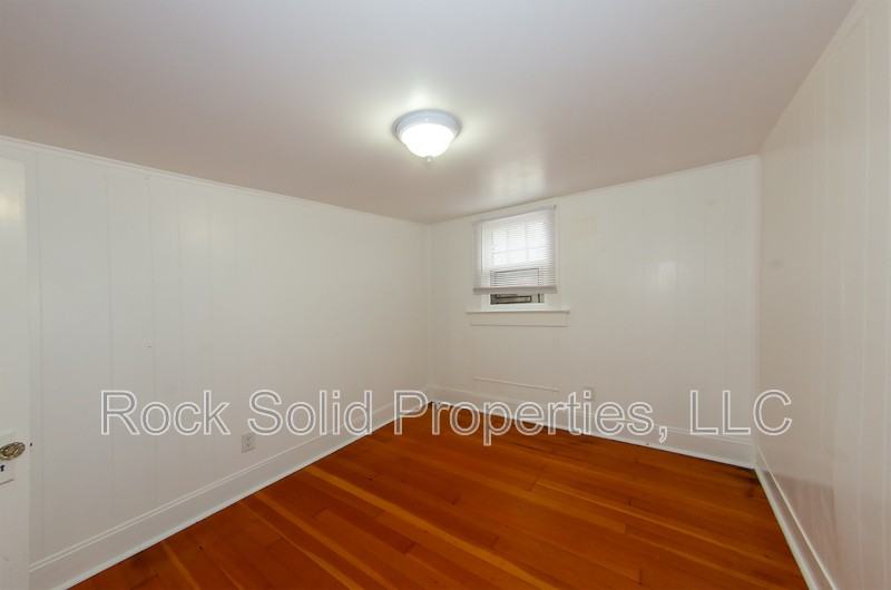 506 E 7th St - Photo 5 of 14