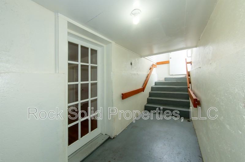 506 E 7th St - Photo 7 of 14