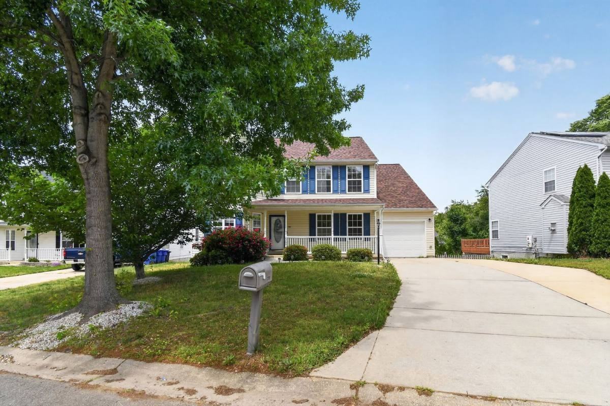 2260 Rolling Meadows St - Photo 2 of 10