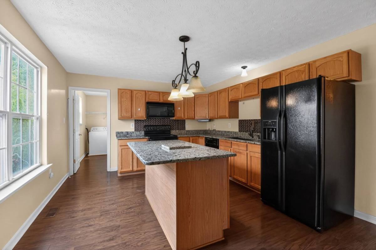 2260 Rolling Meadows St - Photo 3 of 10