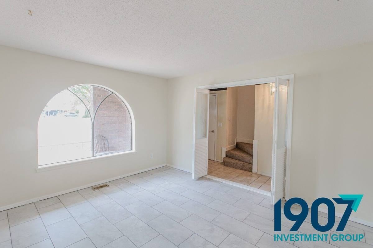 9212 S Mckinley Ave - Photo 5 of 10
