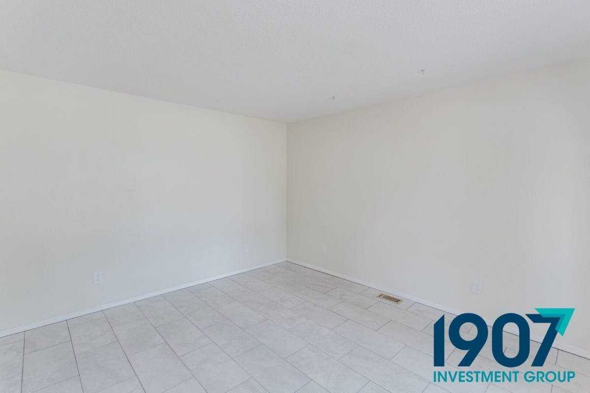 9212 S Mckinley Ave - Photo 6 of 10