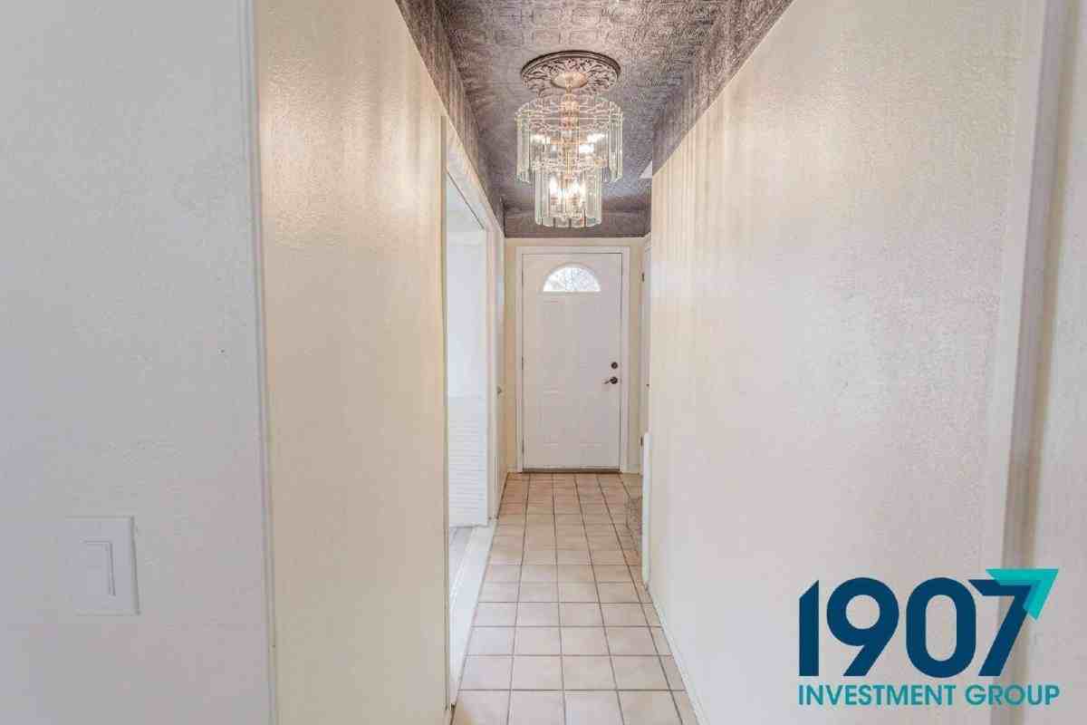 9212 S Mckinley Ave - Photo 7 of 10