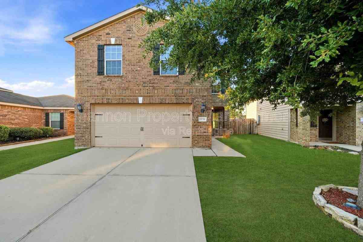 12731 Mystic Water Ln - Photo 3 of 10
