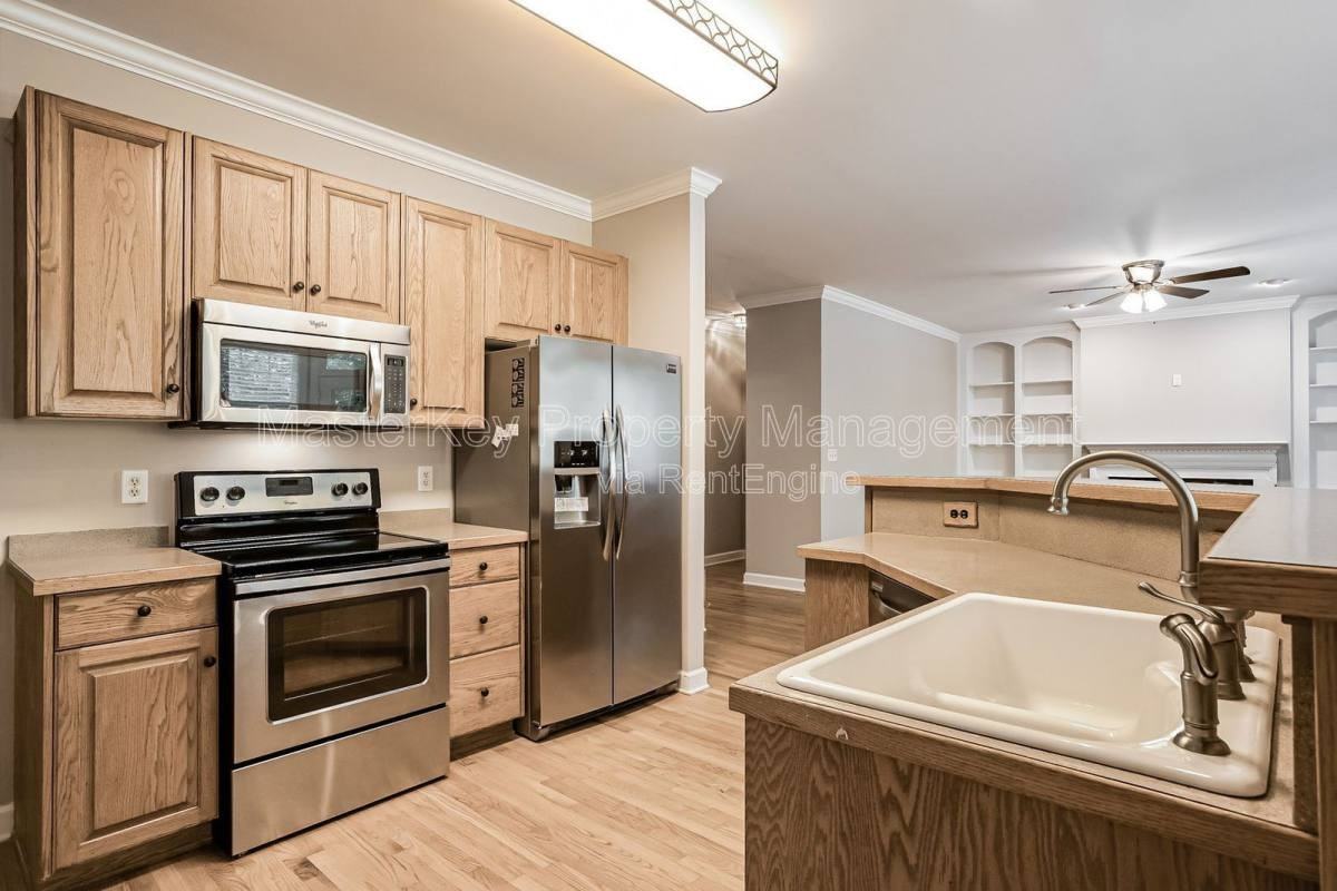2304 Knoll Ridge Ln - Photo 2 of 10