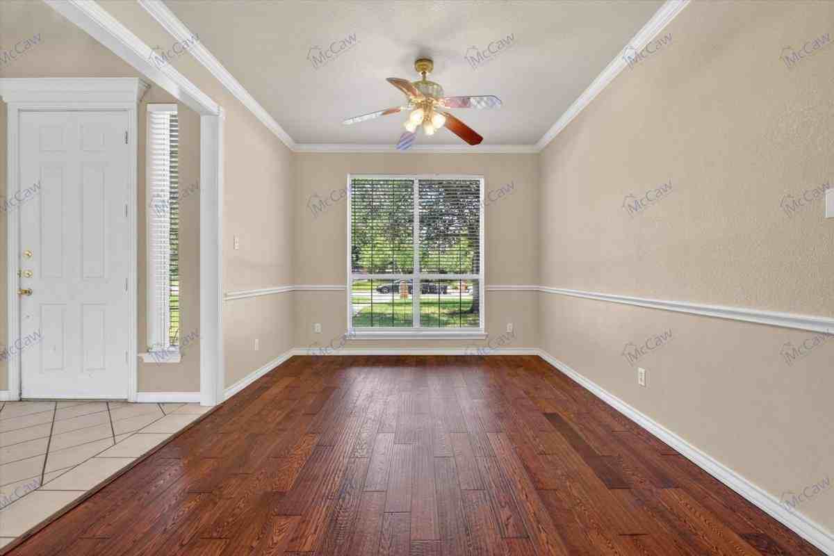 914 Dove Creek Trl - Photo 2 of 10