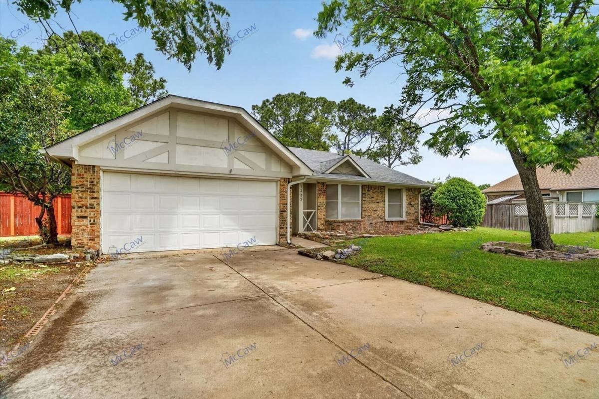 1325 Garden Terrace Dr - Photo 2 of 10