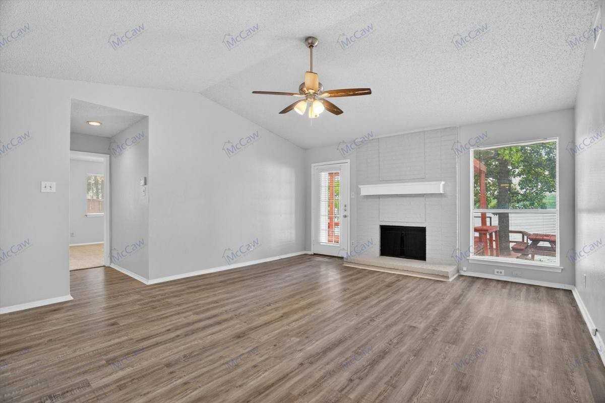 1325 Garden Terrace Dr - Photo 3 of 10