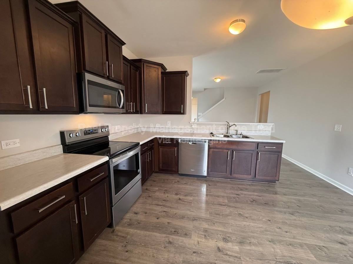 5836 Springer Dr - Photo 3 of 10