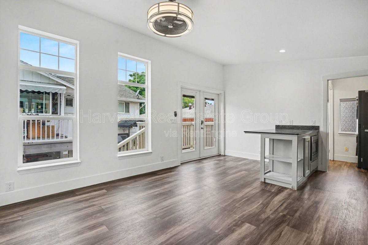 33158 7th St - Photo 2 of 10