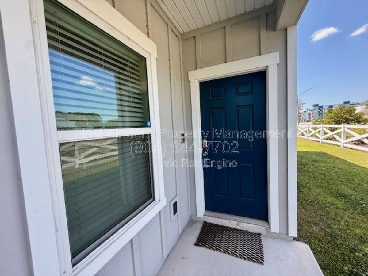 943 Capitol Pkwy - Photo 2 of 10