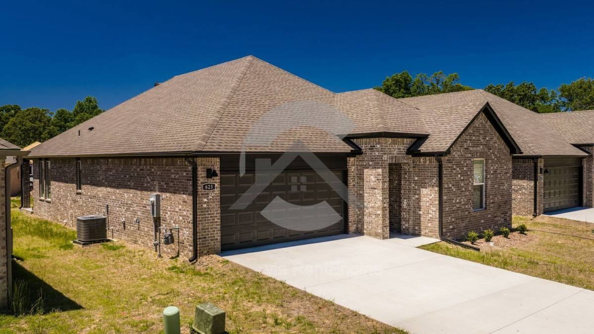 623 Riley Ln - Photo 2 of 10