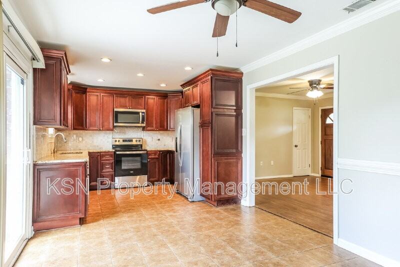 503 W Tietgen St - Photo 3 of 16