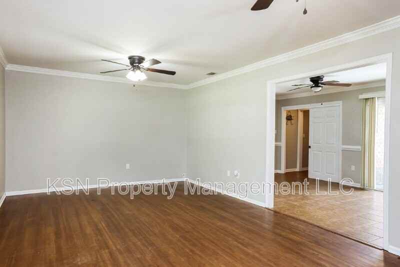 503 W Tietgen St - Photo 4 of 16