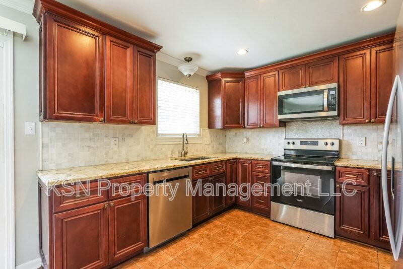 503 W Tietgen St - Photo 6 of 16