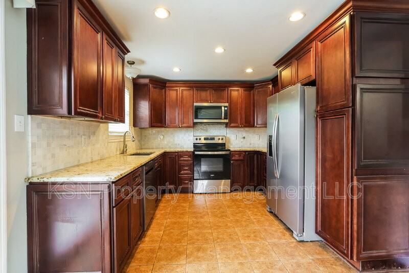 503 W Tietgen St - Photo 7 of 16