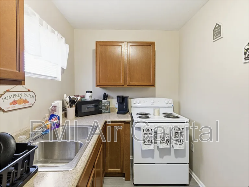 4910 E Gilbert St - Photo 4 of 9