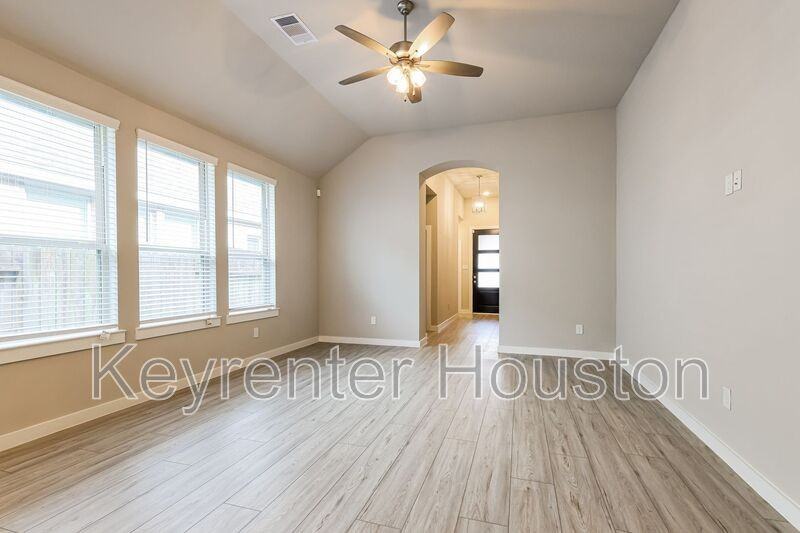 11942 California Sister Dr - Photo 4 of 15