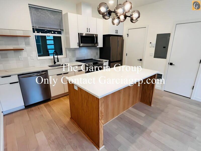 3025 Se Division St - Photo 6 of 42