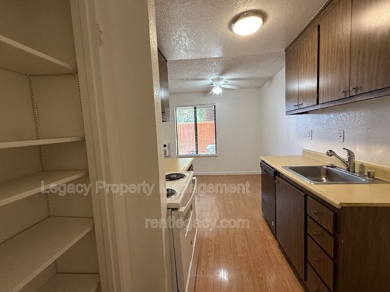 2125 Northwood Cir #D - Photo 2 of 11