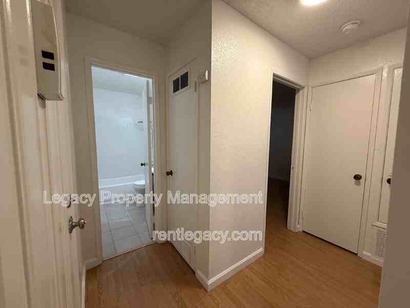 2125 Northwood Cir #D - Photo 3 of 11