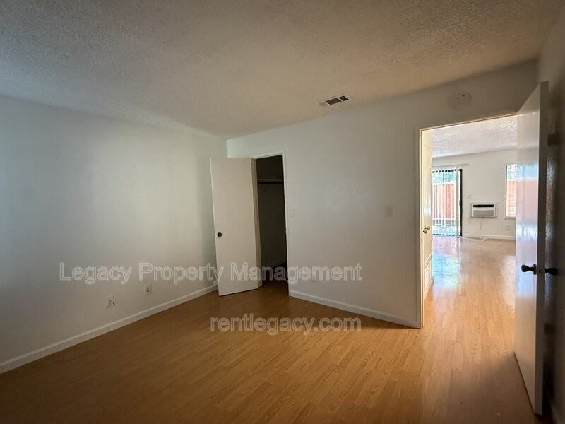 2125 Northwood Cir #D - Photo 4 of 11
