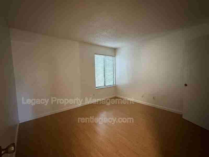 2125 Northwood Cir #D - Photo 5 of 11