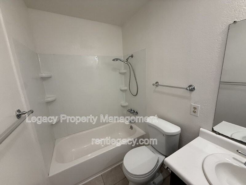 2125 Northwood Cir #D - Photo 7 of 11