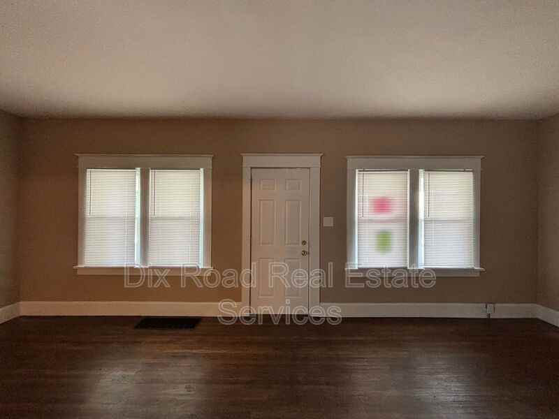 2310 S Sutphin St - Photo 5 of 21