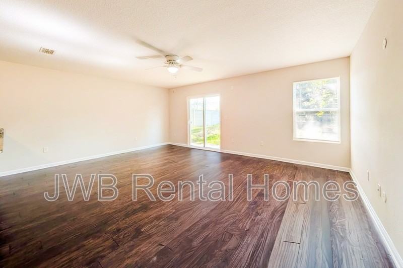 1933 Dean Rd - Photo 4 of 18