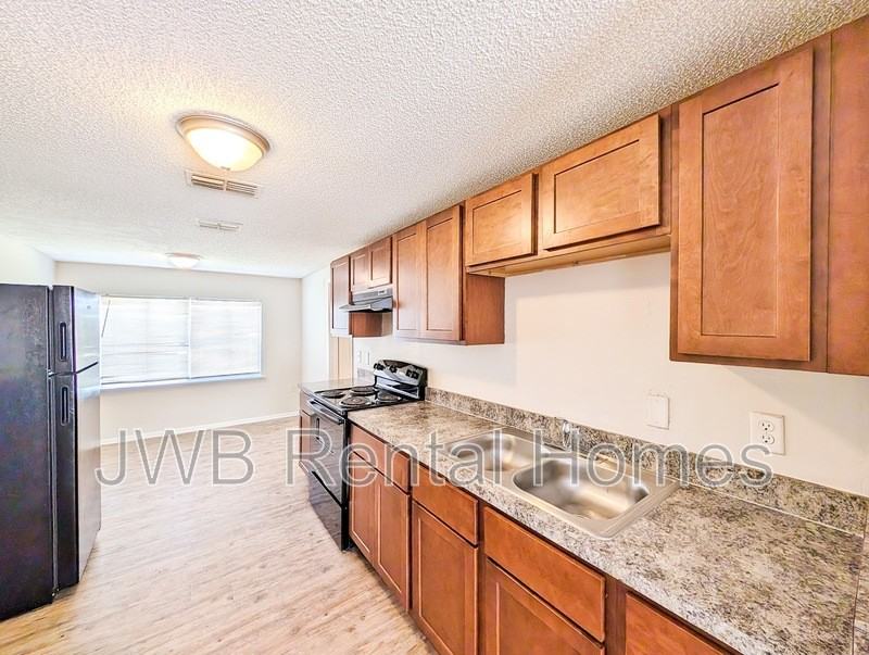 1612 Alfen St - Photo 2 of 14
