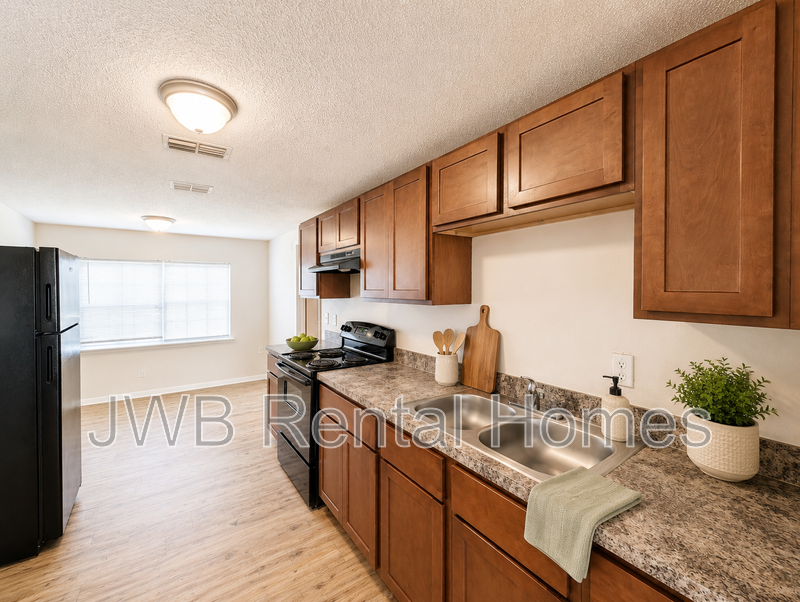 1612 Alfen St - Photo 3 of 14
