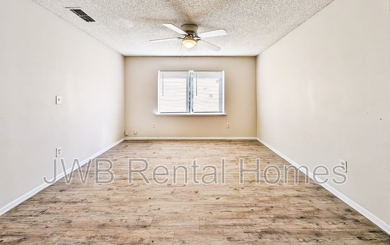 1612 Alfen St - Photo 6 of 14