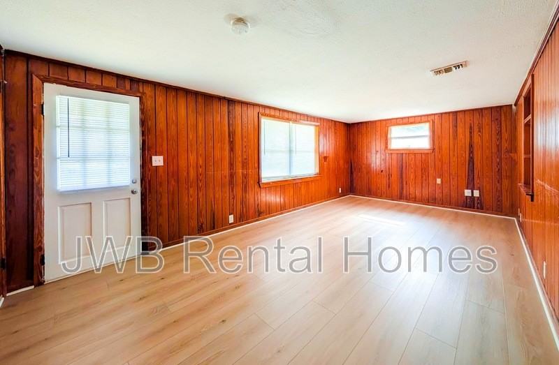 9757 Patton Rd - Photo 4 of 18