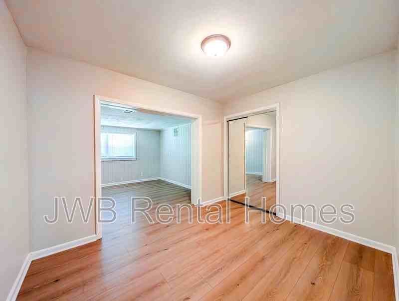 9757 Patton Rd - Photo 5 of 18